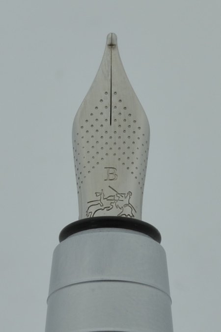 Faber-Castell Loom Fountain Pen - Piano White, Broad Steel Nib (Mint, Works  Well) - Peyton Street Pens