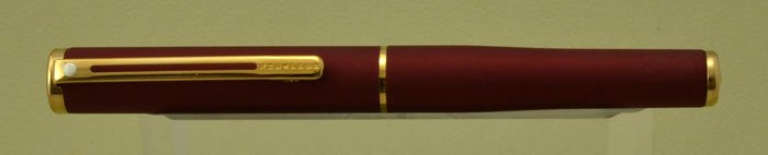 Sheaffer Agio Compact Fountain Pen - Matte Cranberry, Gold Trim