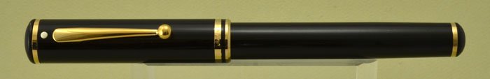 Sheaffer Connaisseur Fountain Pen - Black w Gold Trim