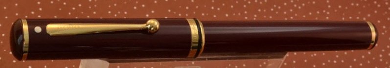 Sheaffer Connaisseur Fountain Pen - Burgundy w Gold Trim