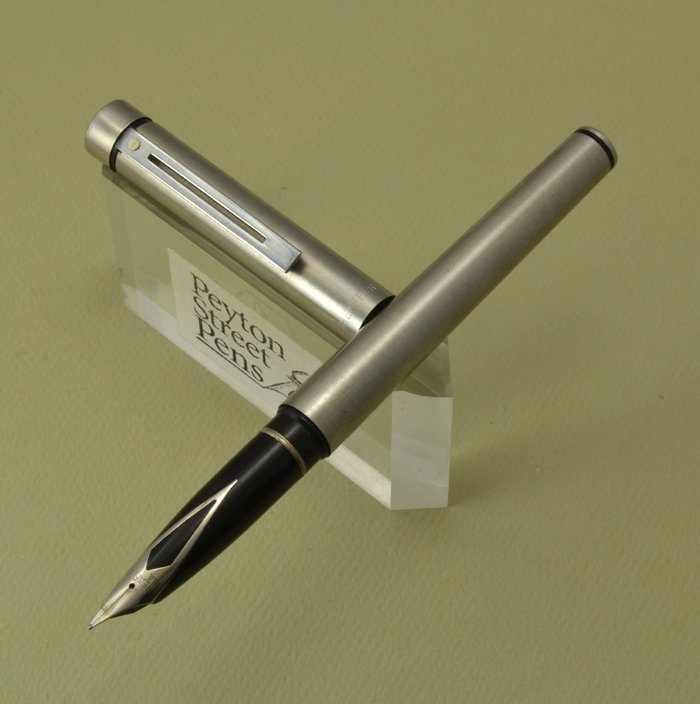 Sheaffer TARGA 1001 Fountain Pen - New Medium Steel Nib (Excellent