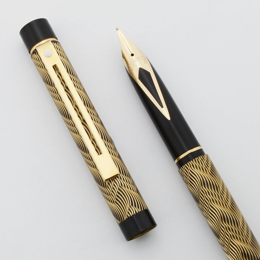 Sheaffer Targa Gold 専用ケース インク黒 10本付き Sheaffer TARGA 676s Slim Fountain Pen - Black & Gold Feather
