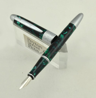 【新品】DUKE デューク2000 高級万年筆 ペン先 14K Duke 2000 Fountain Pen - Green Marble Resin, Chrome Trim, Fine 14k