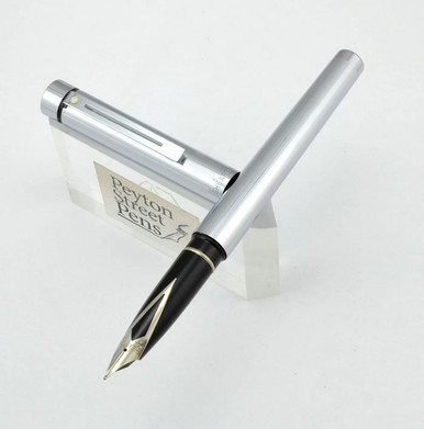 Sheaffer TARGA 1000 Fountain Pen - Lined Chrome, Medium Steel Nib