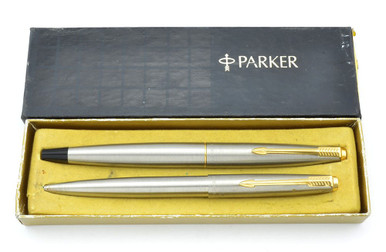 Parker 45 Fountain Pen Set - Flighter, Gold Trim, Medium 14k Nib