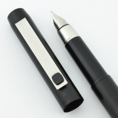 Parker 25 UK Fountain Pen - Matte Black, Medium Italic Steel Nib