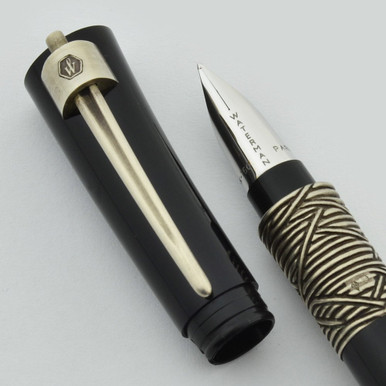 Waterman Serenite Fountain Pen - Black w Sterling Band, Medium 18k