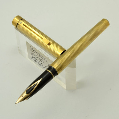 Sheaffer Targa 1007 Fountain Pen - Gold Plated Geometric, Various Steel  Nibs (New Old Stock) - Peyton Street Pens