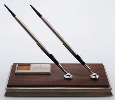 p75_cenn_deskset_3__05623.