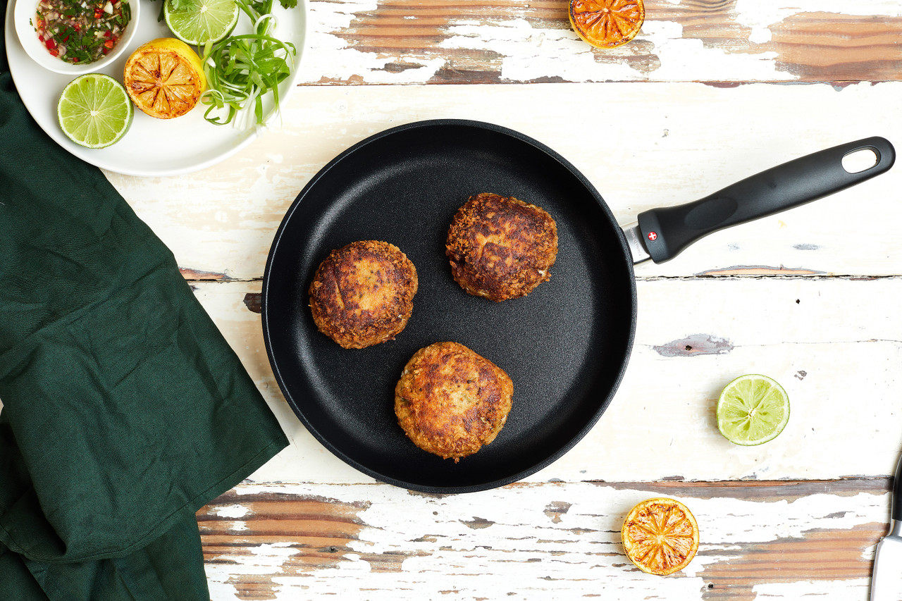 新品swissdiamondスイスダイヤモンドガスIH両方対応24cmフライパン XD