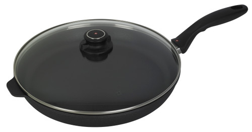 frying pan with cover