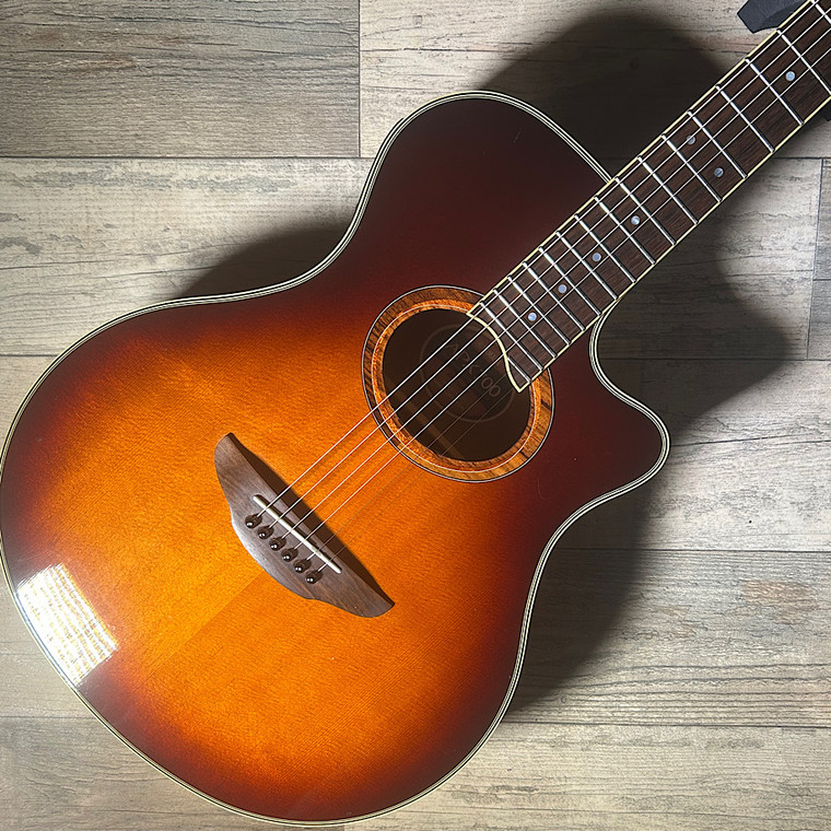 SOLD - Yamaha APX-700