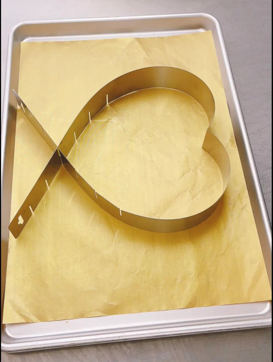 Moreish Adjustable Heart Cake Baking Ring