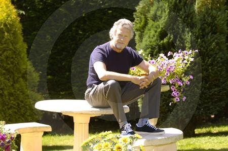 24277441-Actor writer Tony Roper at home on the Hogganfield Loch area ...