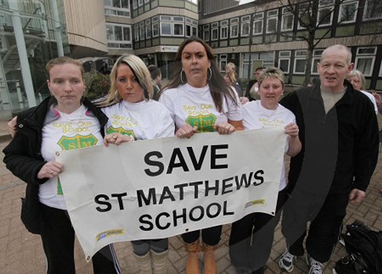 14404201 North Lanarkshire School Closures. Pictured are parents of pupils at St Matthews Primary School Wishaw outside North Lanarkshire Council HQ