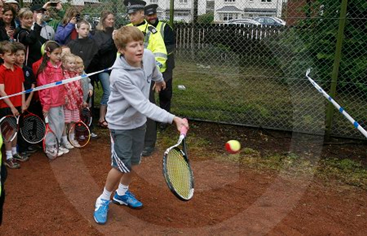 17948546 Pictures Mark Gibson Herald Times Andy Murray visits Brodie Park Tennis Courts in Paisley ahead of the Davis Cup which is to be played in