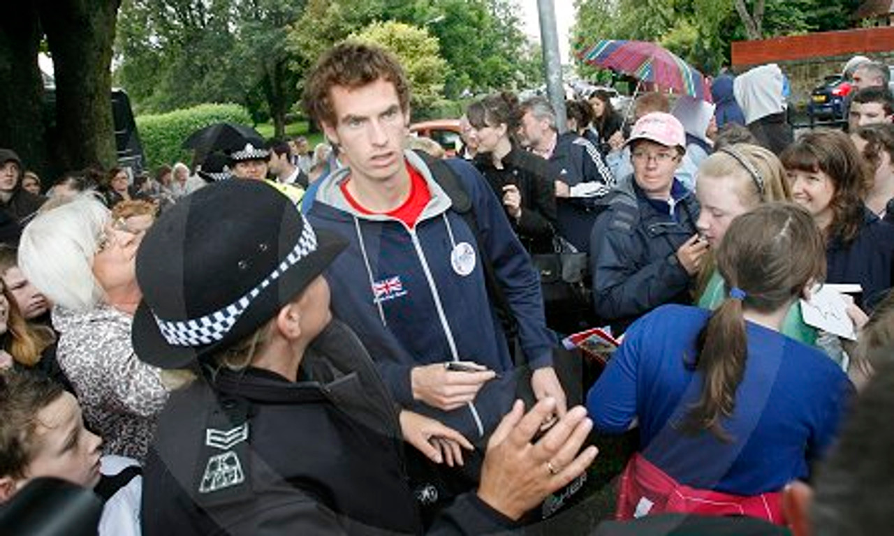 17948551 Pictures Mark Gibson Herald Times Andy Murray visits Brodie Park Tennis Courts in Paisley ahead of the Davis Cup which is to be played in