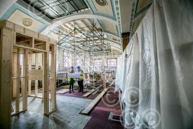 39483021-Darlington Library Manager Suzy Hill and Cllr Andy Keir inside ...