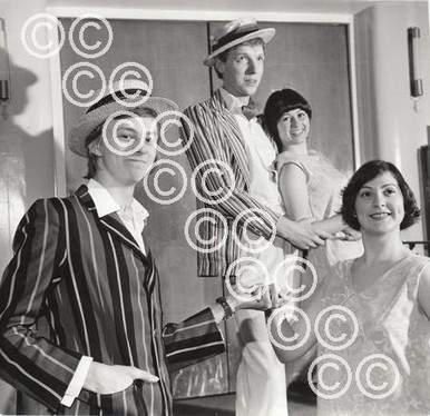 24694414-8 January 1977 Principals in the Rowntree Youth Theatre ...