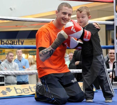 24383592-World Boxing Champion Ricky Burns having a public workout at ...