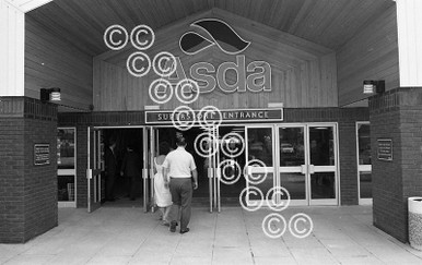 40352071-The opening of ASDA superstore in Totton - opened by Amanda ...
