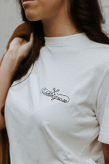 Golden Goose - T-shirt da donna color bianco vissuto con logo sul cuore