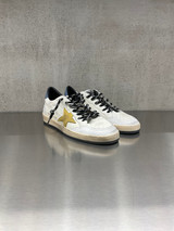 Golden Goose - Ball Star uomo in pelle bianca con stella ocra e talloncino blu avio
