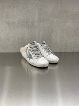Golden Goose - Super-Star sabot donna in pelle bianca con stella glitterata argento e fodera in shearling
