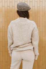 Amaranto - Maglia giro collo realizzata in filato di misto alpaca con lavorazione bouclé cammello