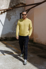 White Sand - Pantalone in velluto a costine blu con vita elasticizzata e cintura regolabile