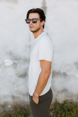 Golden Goose - T-shirt da uomo con stampa sul cuore e sul retro dall'effetto lived-in