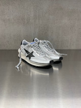 Golden Goose - Marathon donna con tomaia in nylon ripstop di colore argento e stella nera