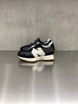 New Balance - W327KC nera e bianca