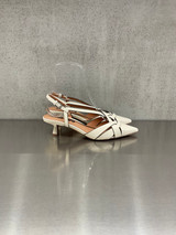 Bibi Lou - Chanel a punta con tacco in pelle panna