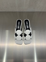 Bibi Lou - Ciabatta con tacco e fascia a cerchi in pelle bianca