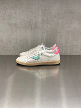 4B12 - Sneakers PLAY.NEW - D2001 in pelle bianca con talloncino fuxia e logo verde tiffany
