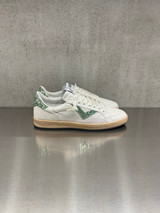 4B12 - Sneakers PLAY.NEW - D2014 in pelle bianca con talloncino e logo verde glitterato