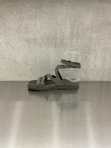 UGG - Sandali donna GoldenGaze con stampa a rilievo e cinturino - dense smoke