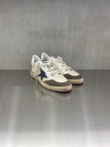 Golden Goose - Ball Star uomo in pelle beige con stella in suede blu e talloncino in pelle bianca