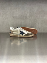 Golden Goose - Ball Star uomo in pelle beige con stella in suede blu e talloncino in pelle bianca