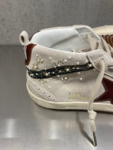 Golden Goose - Mid Star donna in suede perla con stella in pelle burgundy e inserti con ricami e perle