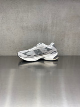New Balance - U201011NGRI - Grigia con dettagli grigio scuri e suola bianca