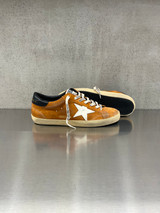 Golden Goose - Super-Star uomo in suede cuoio con stella in pelle bianca e talloncino nero