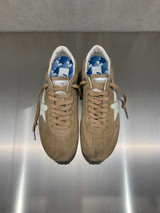 Golden Goose - Marathon uomo in suede tabacco con stella in pelle bianca e talloncino argento