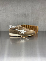 Golden Goose - Marathon uomo in suede tabacco con stella in pelle bianca e talloncino argento