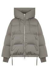 Duno - Piumino Heka corto oversize in raso tecnico tortora con dettaglo di muffole e cappuccio