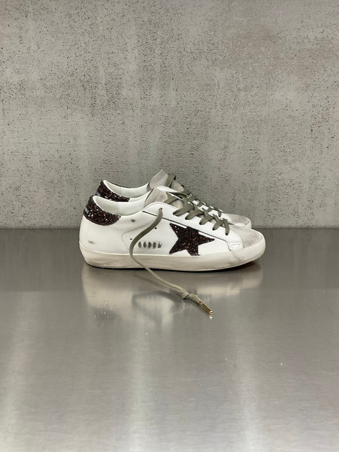 Golden Goose - Super-Star donna in pelle bianca con stella e talloncino in glitter testa di moro