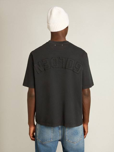 Golden Goose - T-shirt di colore nero lavato con logo reverse sul retro - Jersey Capsule