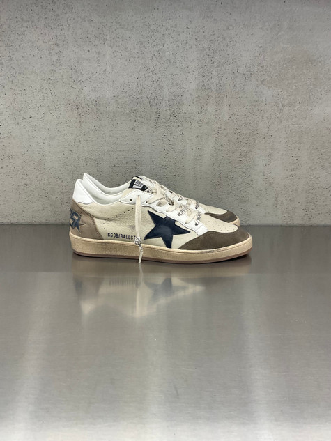 Golden Goose - Ball Star uomo in pelle beige con stella in suede blu e talloncino in pelle bianca