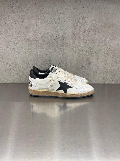 Golden Goose - Ball Star uomo in pelle bianca con stella e talloncino in pelle nera